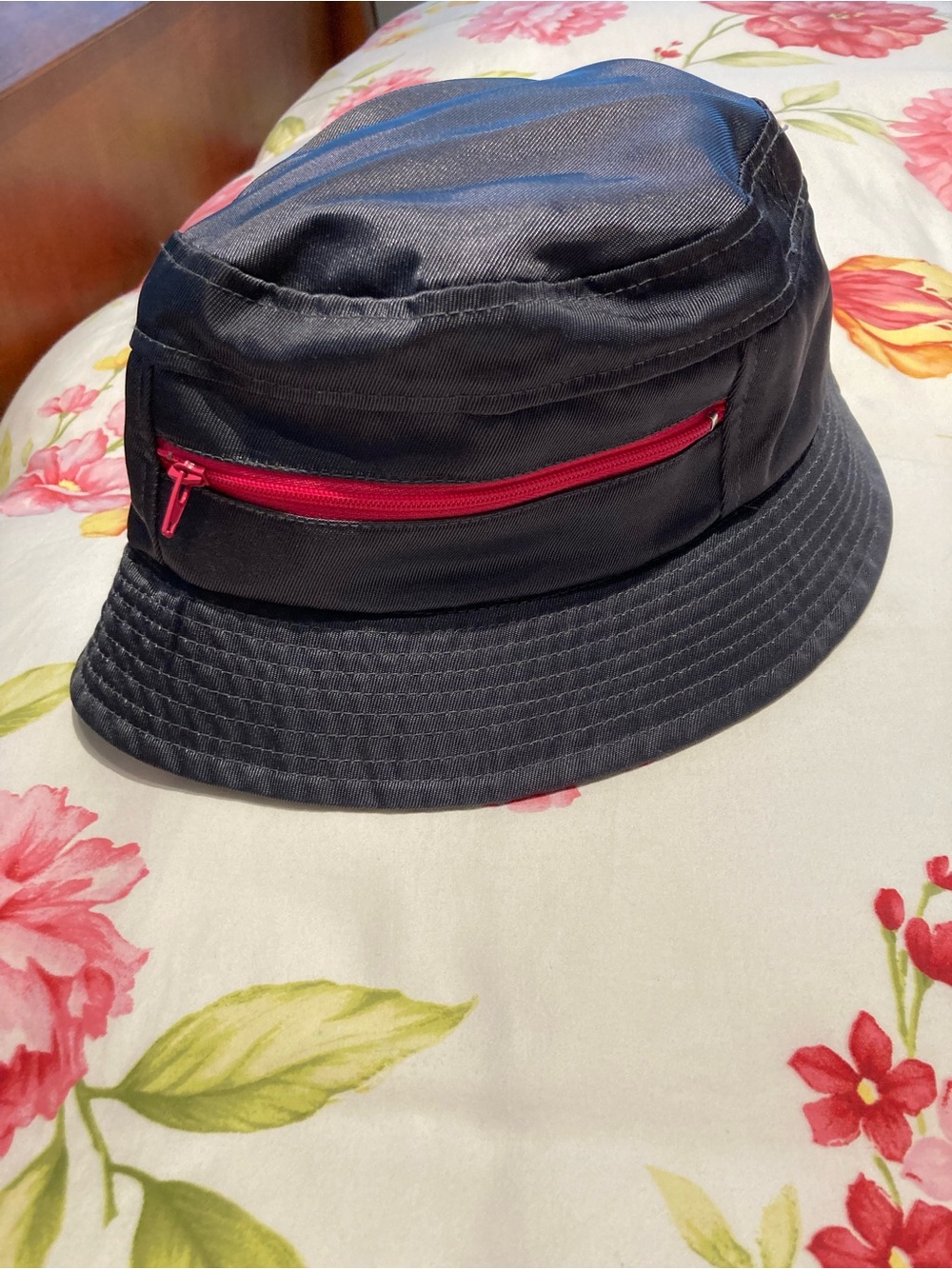 GAP Navy Bucket Hat with Beige Lining